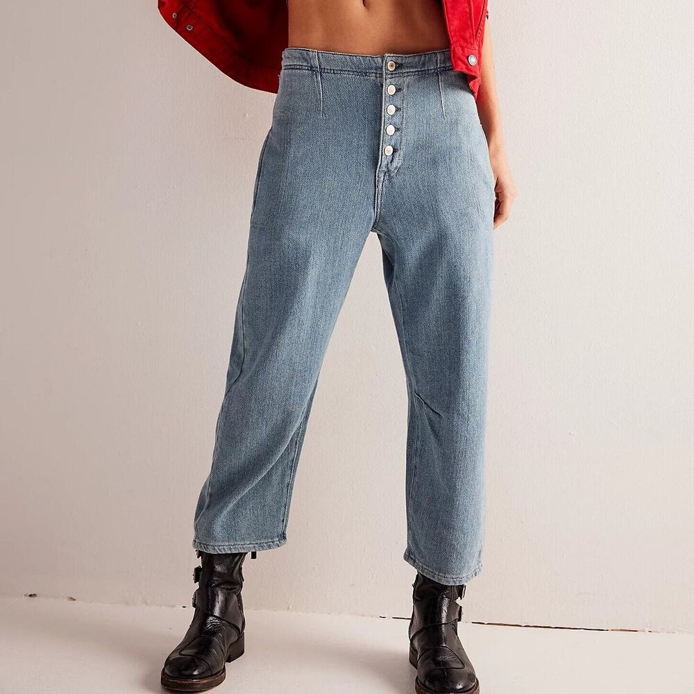 Free People We The Free Osaka Barrel Jeans sz 31 sz L Mid Blue Crop Tapered
